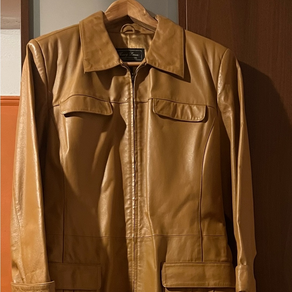 Beautiful leather trench. Leather coat.